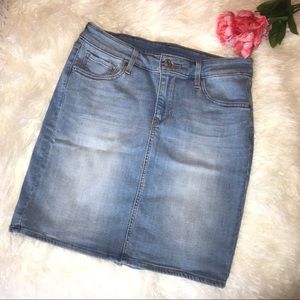 Levi’s Denim Skirt Size 28